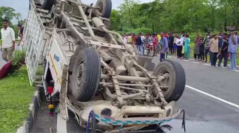 Accident in Bagdogra, 50 people injured | Sangbad Pratidin