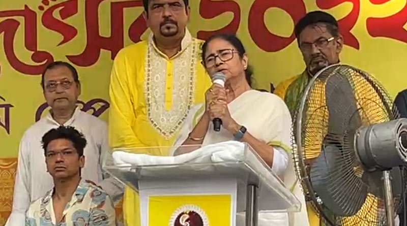 'Don't shut roads', Mamata Banerjee urges Sree Bhumi Durga Puja organizer Sujit Bose | Sangbad Pratidin