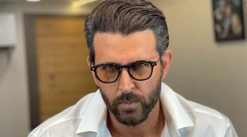 Hrithik Roshan Shouts At Fan After He Forcefully Took A Selfie