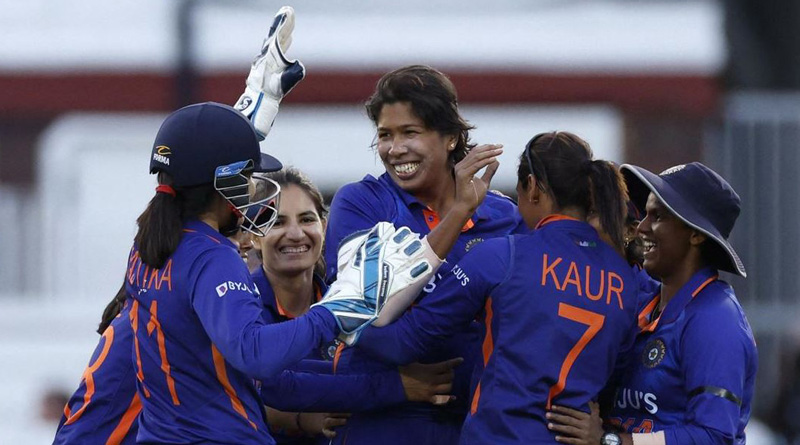 Jhulan Goswami came to the city London after retirement | Sangbad Pratidin