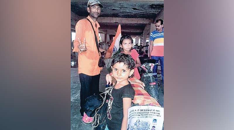 Man touring all over the country to create awareness about rejecting Sigle use plastic | Sangbad Pratidin