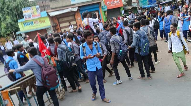 Chaos in Hooghly's school on teacher's day | Sangbad Pratidin