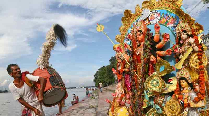 Freak accident sparks violence during idol immersion | Sangbad Pratidin