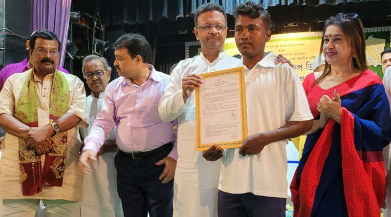 Firhad Hakim distributes job letters to Deucha Pachami land donners | Sangbad Pratidin