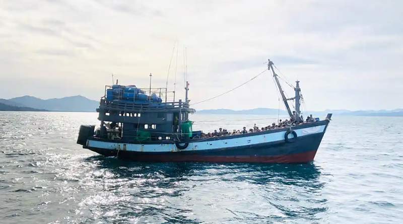 Traller capsized while trying to reach Malyasia illegally, 39 Rohingyas rescued in Cox's Bazar | Sangbad Pratidin