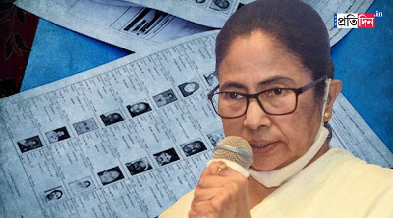 Mamata Banerjee lashes out at Election Commission for discriminating on voters list | Sangbad Pratidin