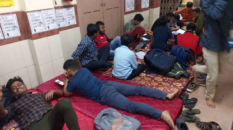 Calcutta Medical College student starts hunger strike demanding election, Principal calls for discussion | Sangbad Pratidin