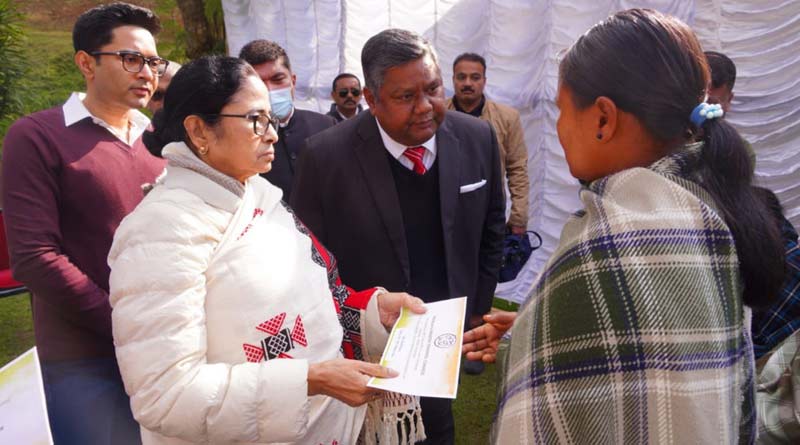 Mamata Banerjee helps economically the victims' families killed by Assam Police in Shillong | Sangbad Pratidin