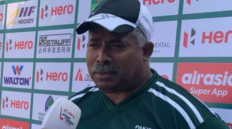 Pakistan's Dutch hockey coach flies home after not being paid salary for eight months। Sangbad Pratidin