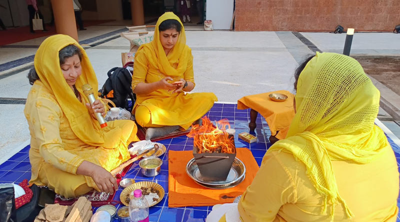 Bengali priest performs havan in World Ayurveda Congress | Sangbad Pratidin