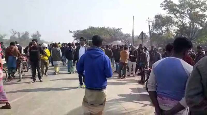 Protest at Basanti highway with victim of road accident, huge jam | Sangbad Pratidin