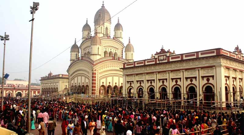 Devotees gather at Dakshineswar temple and Cossipore Udyanbati on the occasion of Kalpataru Utsav