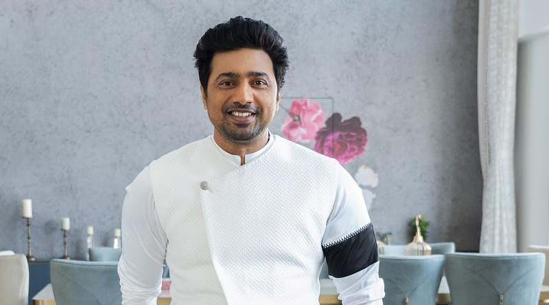 Bengali star Dev posted picture with Garland in hand | Sangbad Pratidin
