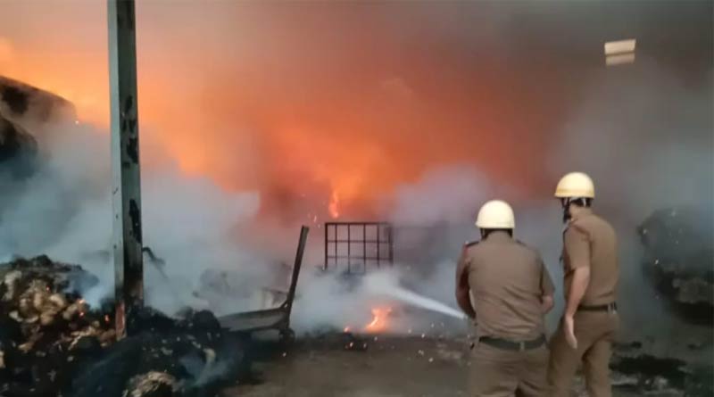 Fire broke out at Plastic factory in Anandapore | Sangbad Pratidin