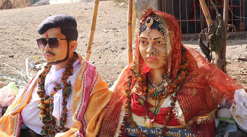 6 months after lovers die by suicide families get their statues married in Gujarat | Sangbad Pratidin
