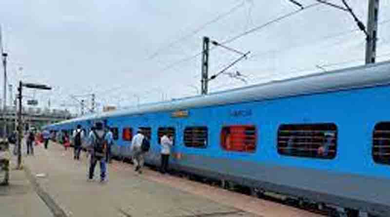 Ispat express met an accident near Howrah Junction | Sangbad Pratidin