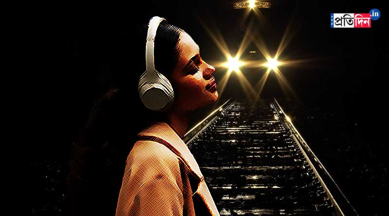 Using headphone while crossing railway track, class 12 student died | Sangbad Pratidin