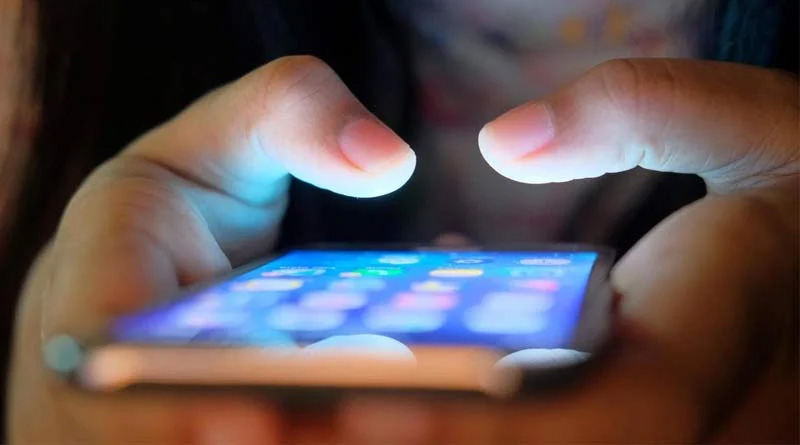 Eye Doctor Explains How Hyderabad Woman Lost Her Vision Due To Smartphone | Sangbad Pratidin