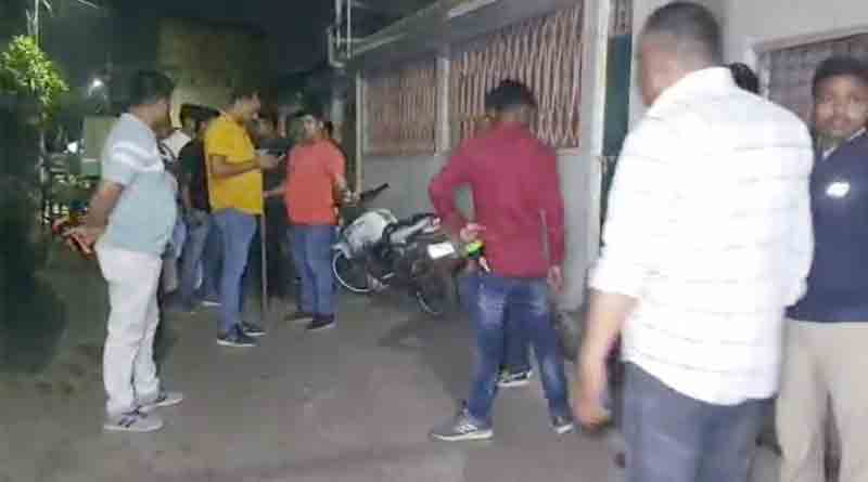 Shoot out at Khardah, injured missing | Sangbad Pratidin