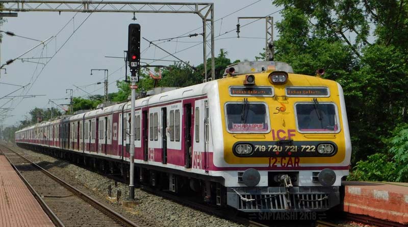 Station master and Inspectors drove local train at Howrah raises question of passengers' safety | Sangbad Pratidin