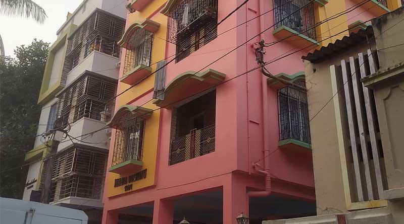 Hanging Body of 3 person of a family found in flat | Sangbad Pratidin