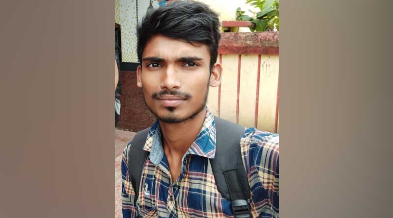 Student of Class XII looses fingers due to blast into abundoned bag | Sangbad Pratidin