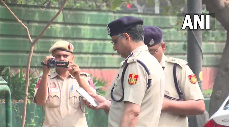 Delhi Police officials arrive residence of Congress MP Rahul Gandhi in connection with the notice that was served to him | Sangbad Pratidin