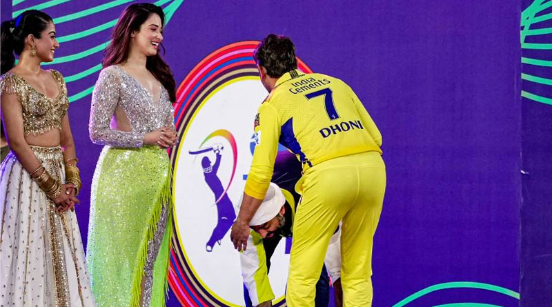 IPL 2023: Arijit Singh bows down to MS Dhoni | Sangbad Pratidin