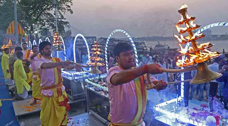 Details of Ganga Arati cruise at Ganges