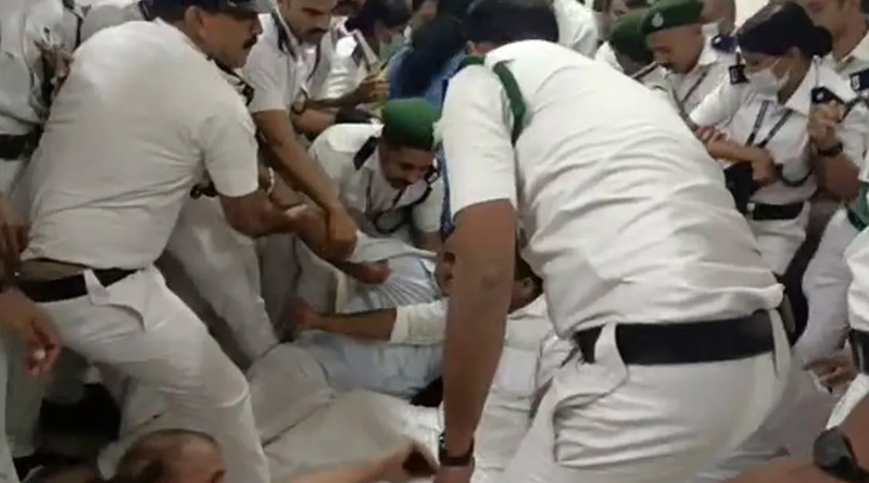  Chaotic scenes played out at Kerala Assembly today during a protest by Opposition MLAs