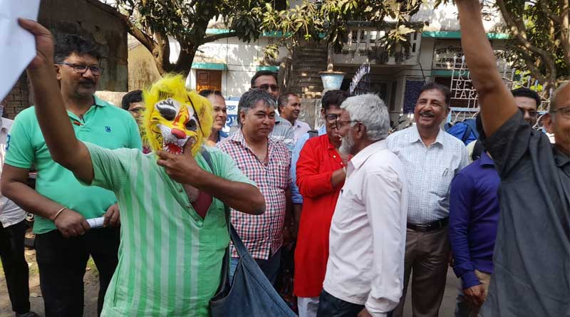 Protesters celebrate 'Happy Show Cause Day' against the stern measures | Sangbad Pratidin