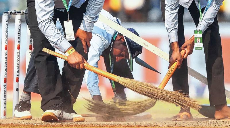 The pitch row: Rajdeep Sardesai takes dig at men in blue। Sangbad Pratidin