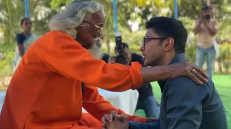 Padmasree Mangalakanta Roy meets Abhishek Banerjee and tell about the problem, misses flight to Kolkata for 'Man Ki Baat' | Sangbad Pratidin