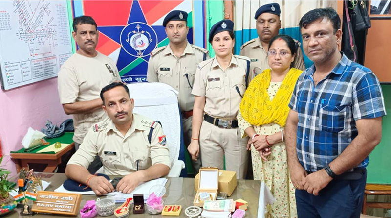 This Bihar Brother got back sister's wedding jewelry lost in Bandel Local | Sangbad Pratidin