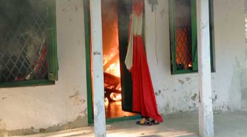 People stages protest in front of Kaliagunj Police station | Sangbad Pratidin