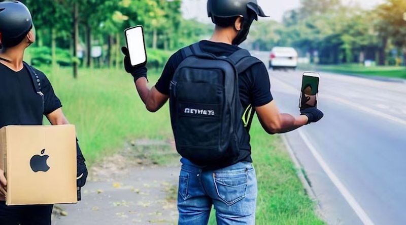 Gurugram: Delivery man steals 10 iPhones, replaces them with fake phones | Sangbad Pratidin