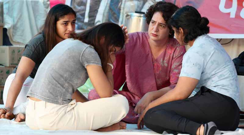 Priyanka Gandhi reached Jantar Mantar in the morning and interacted with women wrestlers । Sangbad Pratidin
