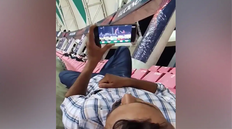 This Man Watches IPL Match On His Phone Inside Cricket Stadium | Sangbad Pratidin