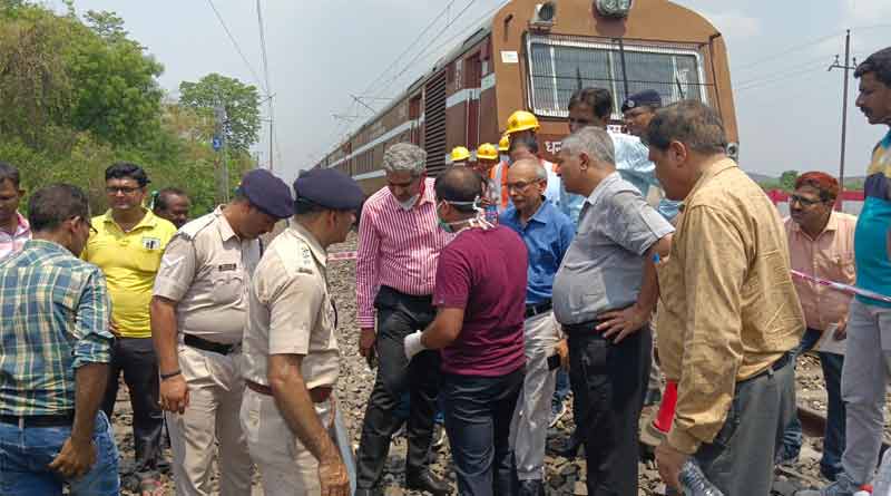 6 workers died while working at overhead wire system । Sangbad Pratidin