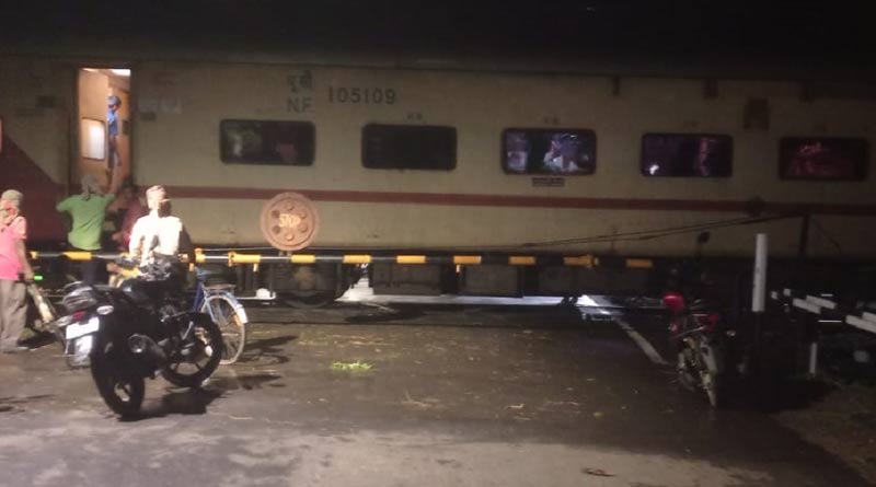 Many long distance trains in Bardhaman cord section stopped due to storm | Sangbad Pratidin