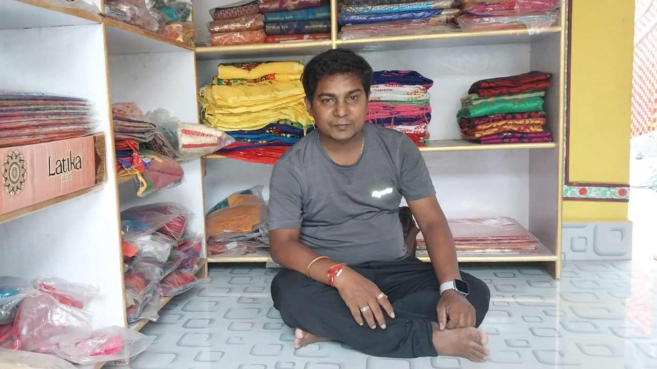 TMC panchayet head started business for income | Sangbad Pratidin
