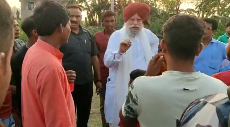 Coromandel Express Accident: BJP MP SS Aluwalia faces agitation from migrant labourers and TMC at Bhatar | Sangbad Pratidin