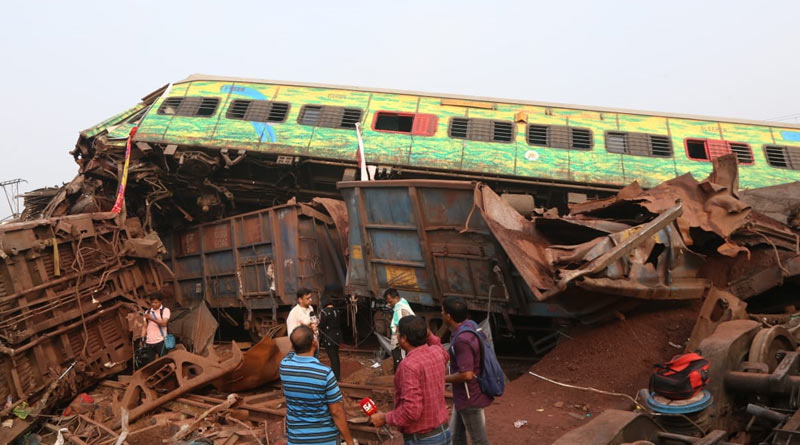 Bangladeshi doctor couple shares experience on survival after Orissa train accident | Sangbad Pratidin