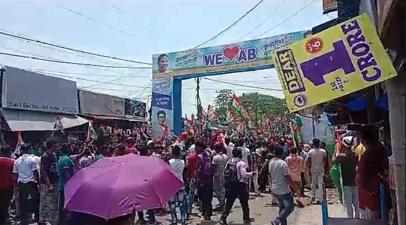 Clash broke out between two group of TMC working in Canning | Sangbad Pratidin