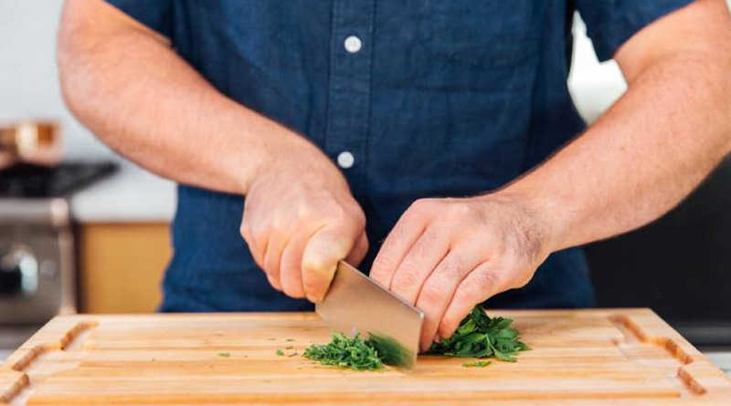 Using Vegetable Chopping board this way is dangerous for health | Sangbad Pratidin