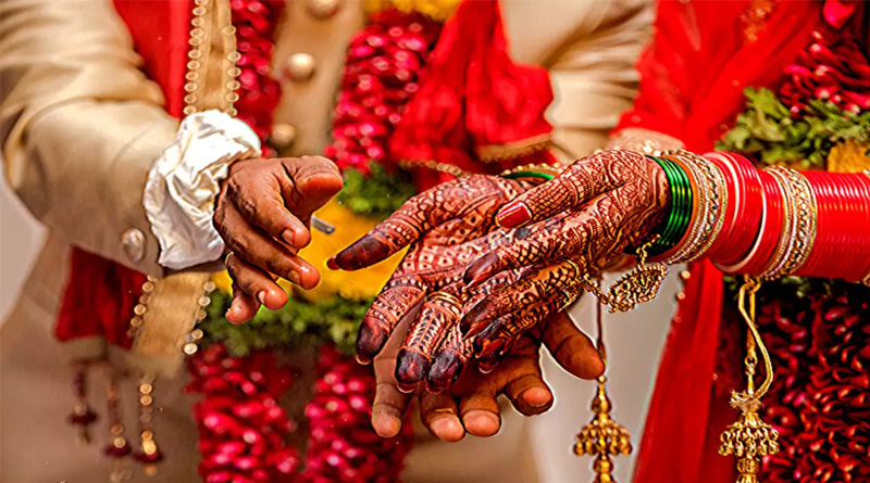 MP Groom runs away from wedding and leaving bride at wedding stage for jaimala | Sangbad Pratidin