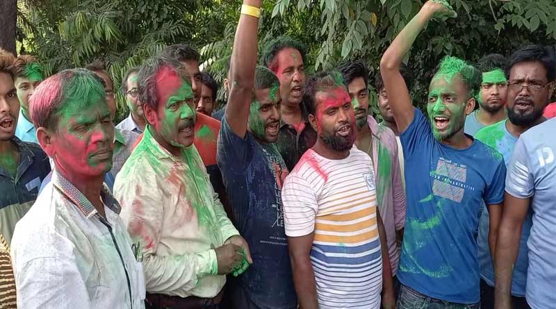 Tmc worker of Budge Budge celebrates for victory on the day of nomination | Sangbad Pratidin