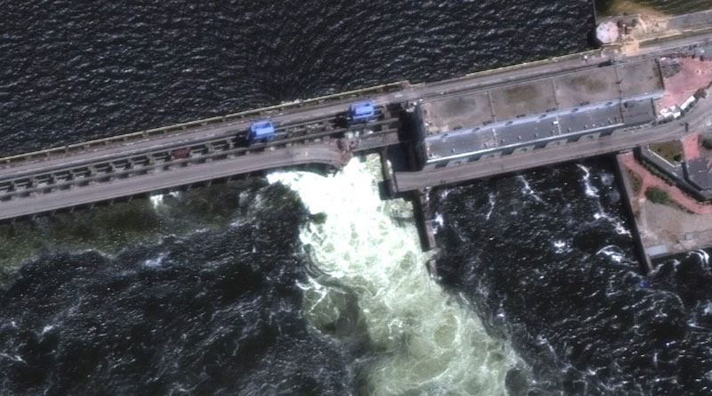 Report claims Russia-held Ukraine city 'Novaya Kakhovka' flooded after dam blown up। Sangbad Pratidin