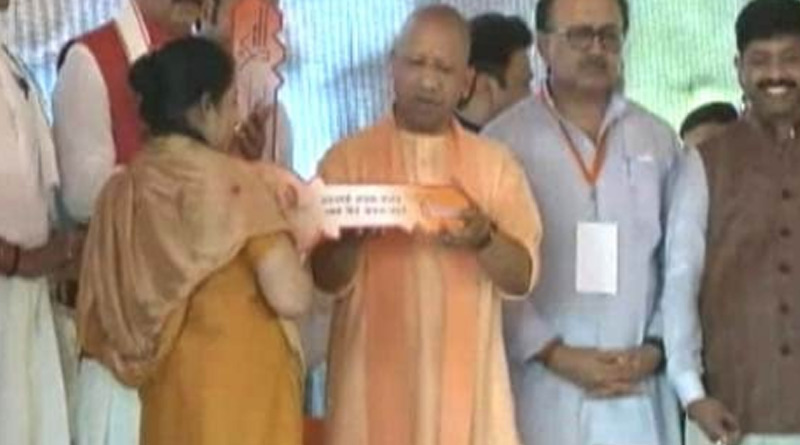 Yogi Adityanath hands over 76 flats built on murdered gangster's seized land। Sangbad Pratidin