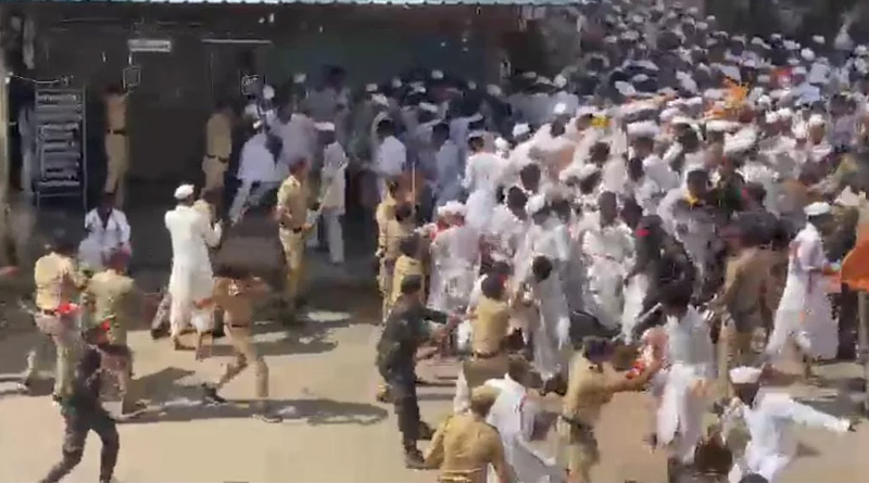 Maharashtra Police allegedly lathi charged on devotees, oppositions slam BJP government | Sangbad Pratidin